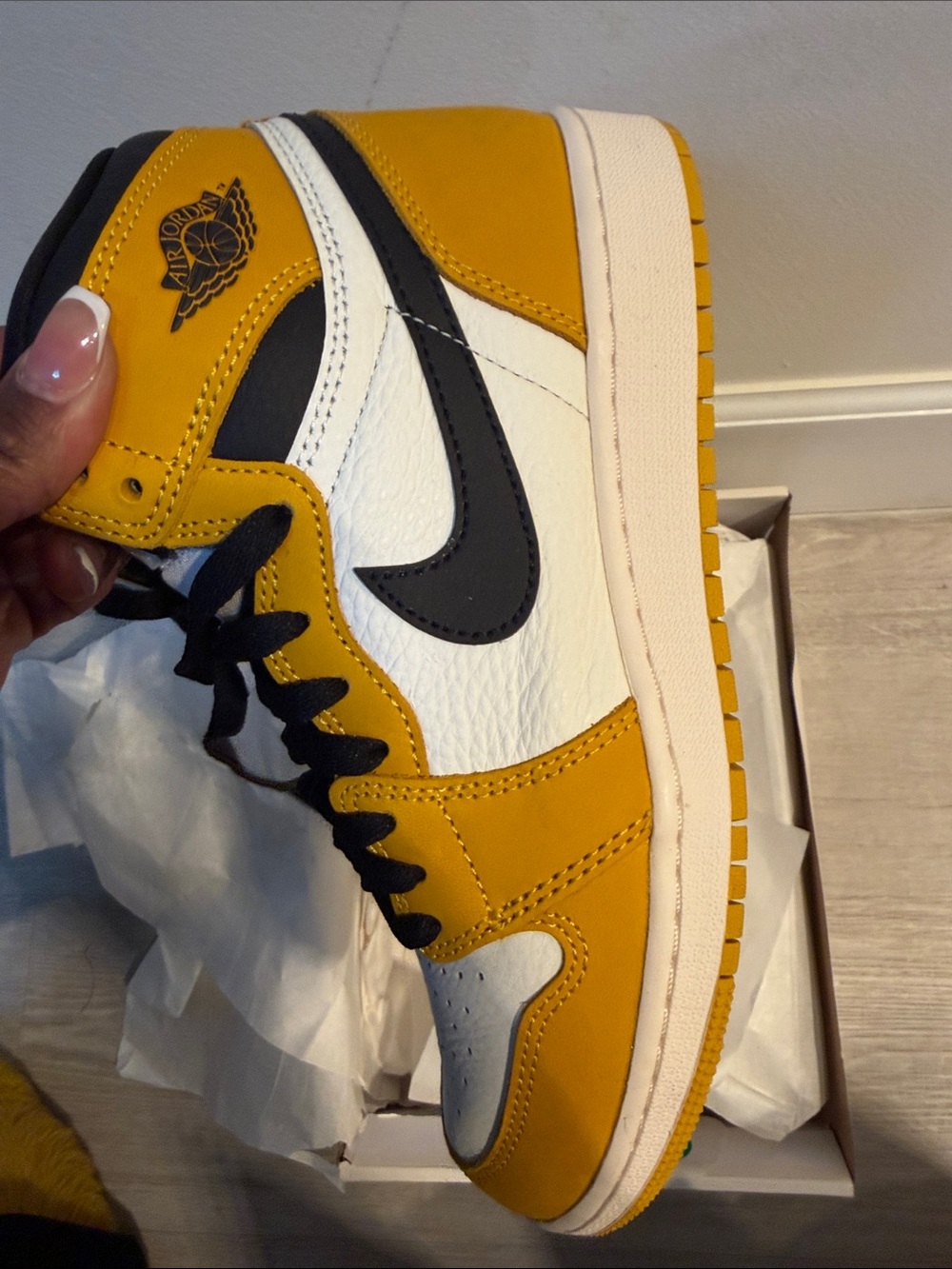 Jordan 1 Mid Yellow/White/Black Retro